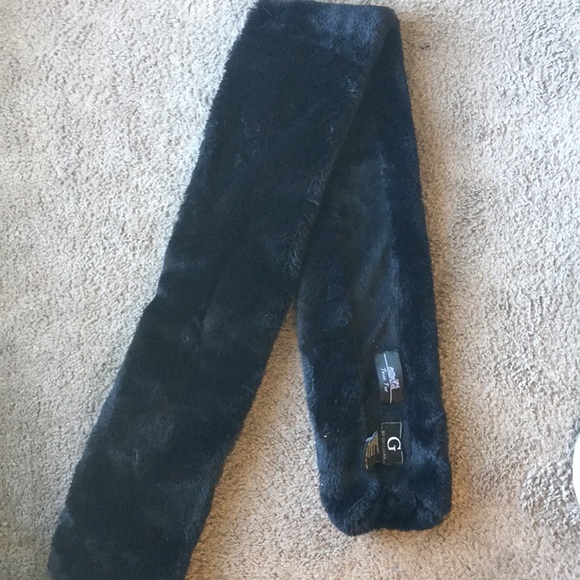 Black faux fur scarf - Picture 1 of 3